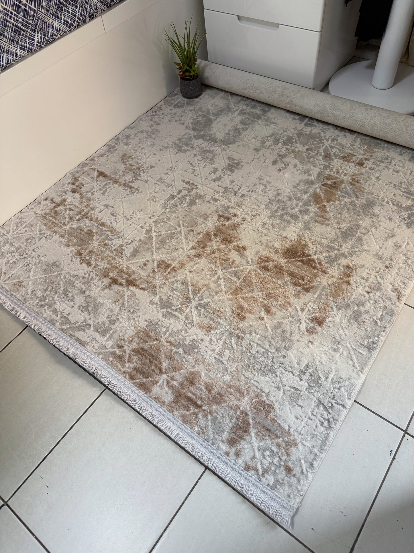 Textured abstract rug - beige and grey (3.10x6ft)