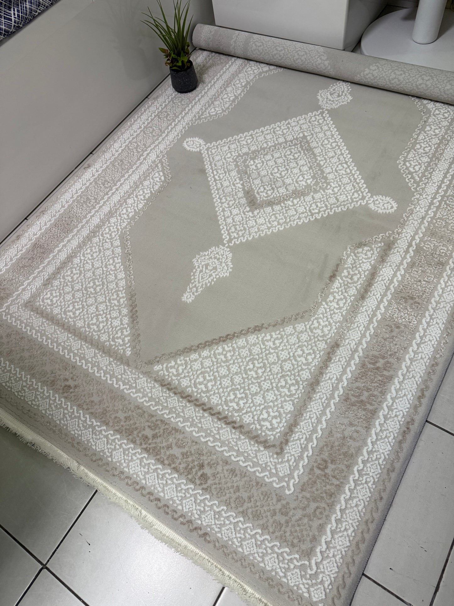 Minimalistic Rug -Beige Diamond Pattern ( 5.2x7.5ft)